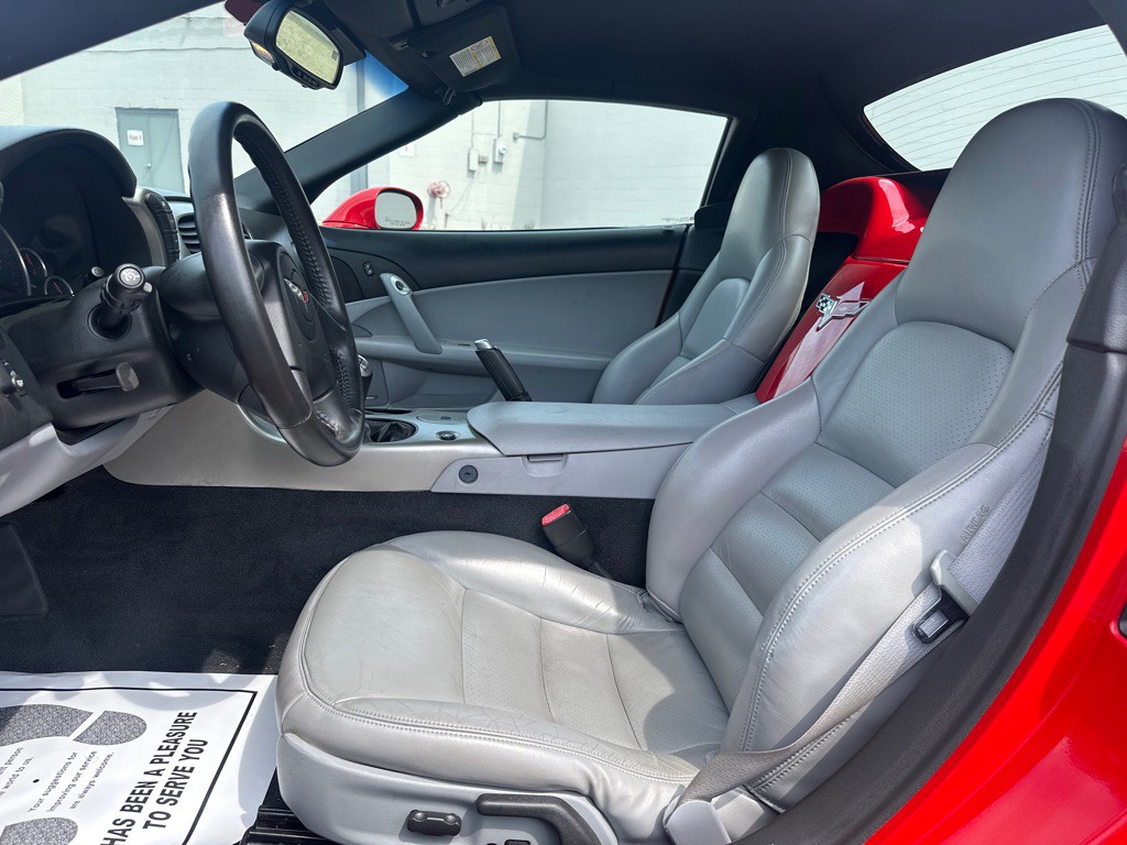 2005 Chevrolet Corvette Image 18