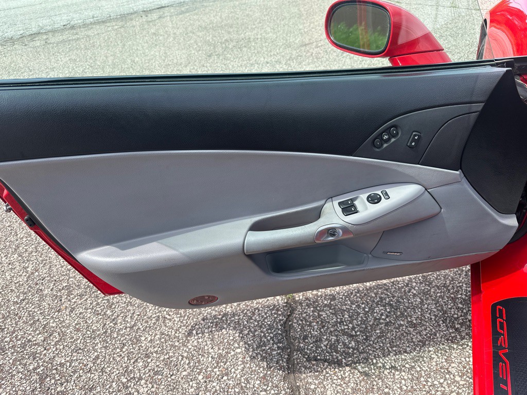 2005 Chevrolet Corvette Image 22