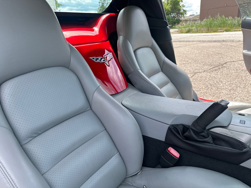 2005 Chevrolet Corvette Image 24