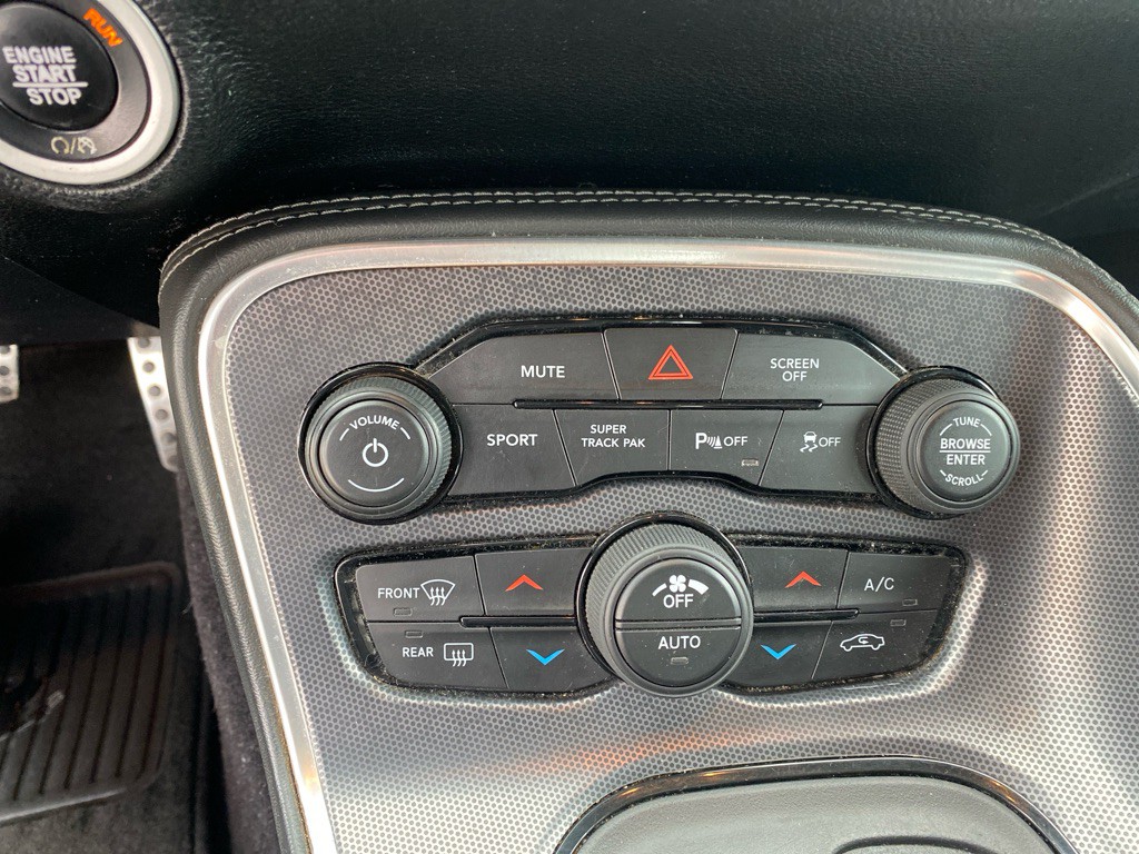 2017 Dodge Challenger Image 17