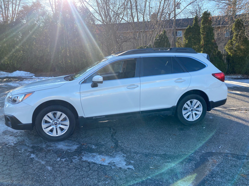 2015 Subaru Outback Image 2