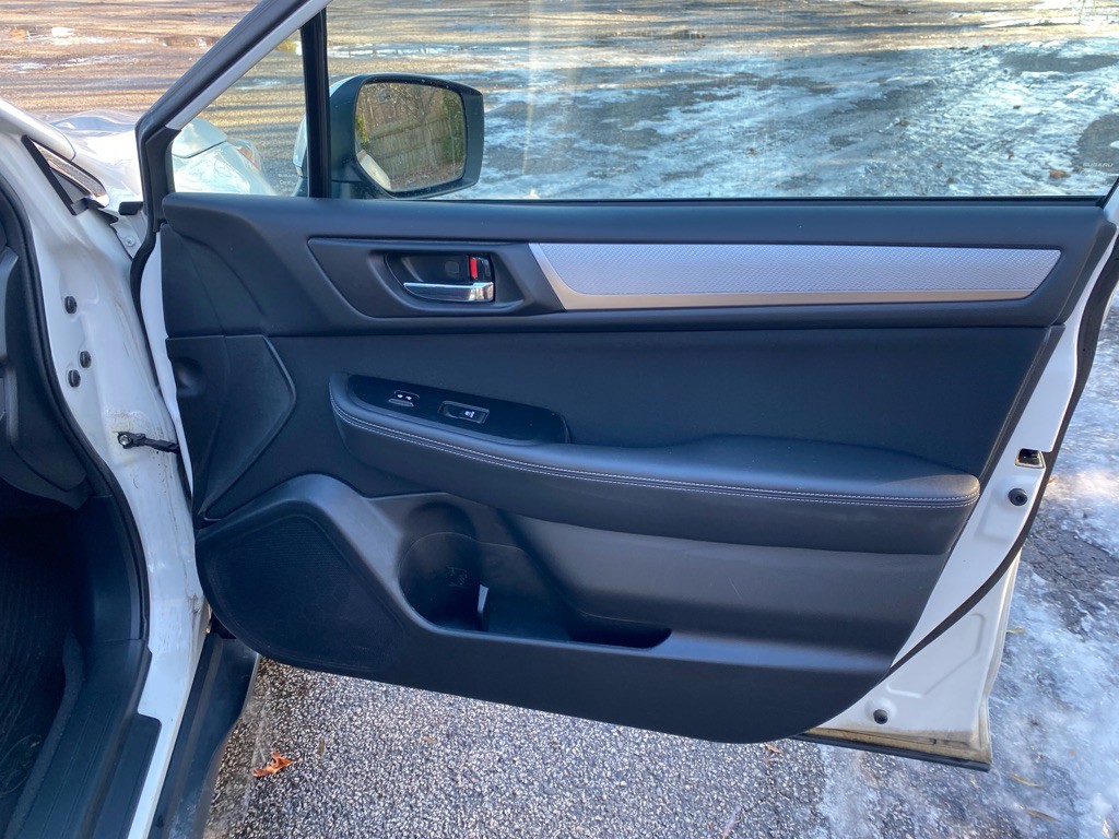 2015 Subaru Outback Image 28