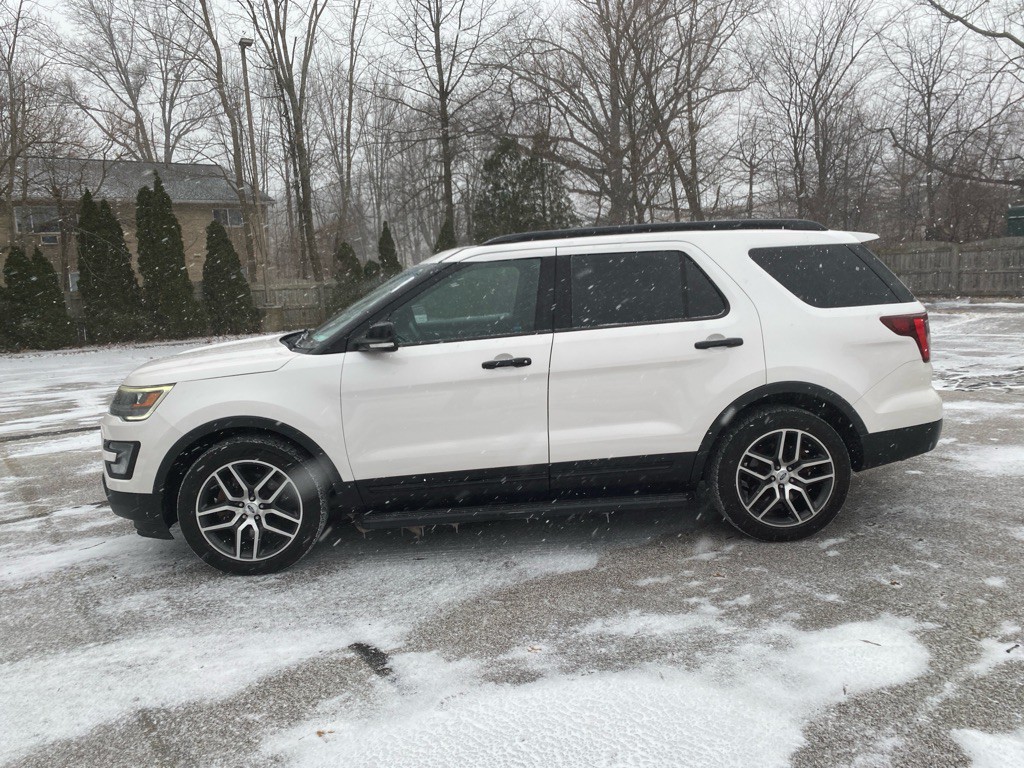 2017 Ford Explorer Image 2