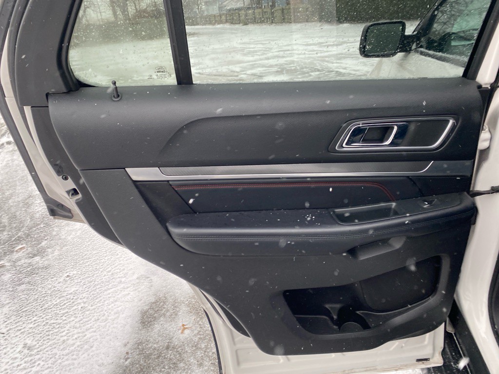 2017 Ford Explorer Image 24