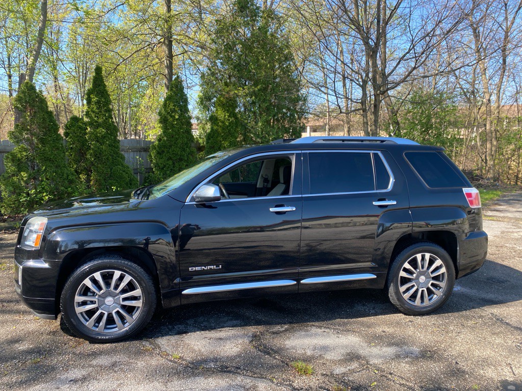 2017 GMC Terrain Image 2