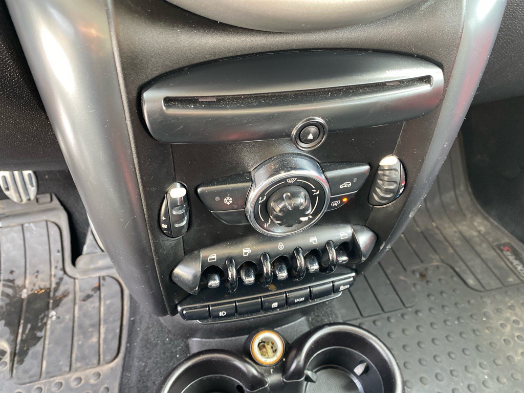 2012 MINI Cooper Image 14