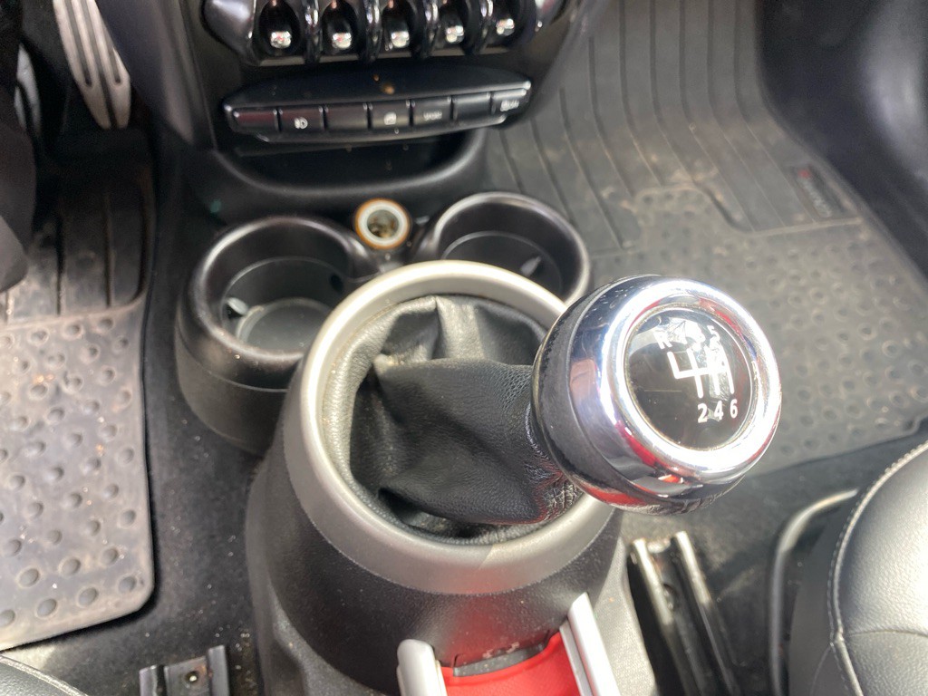 2012 MINI Cooper Image 15