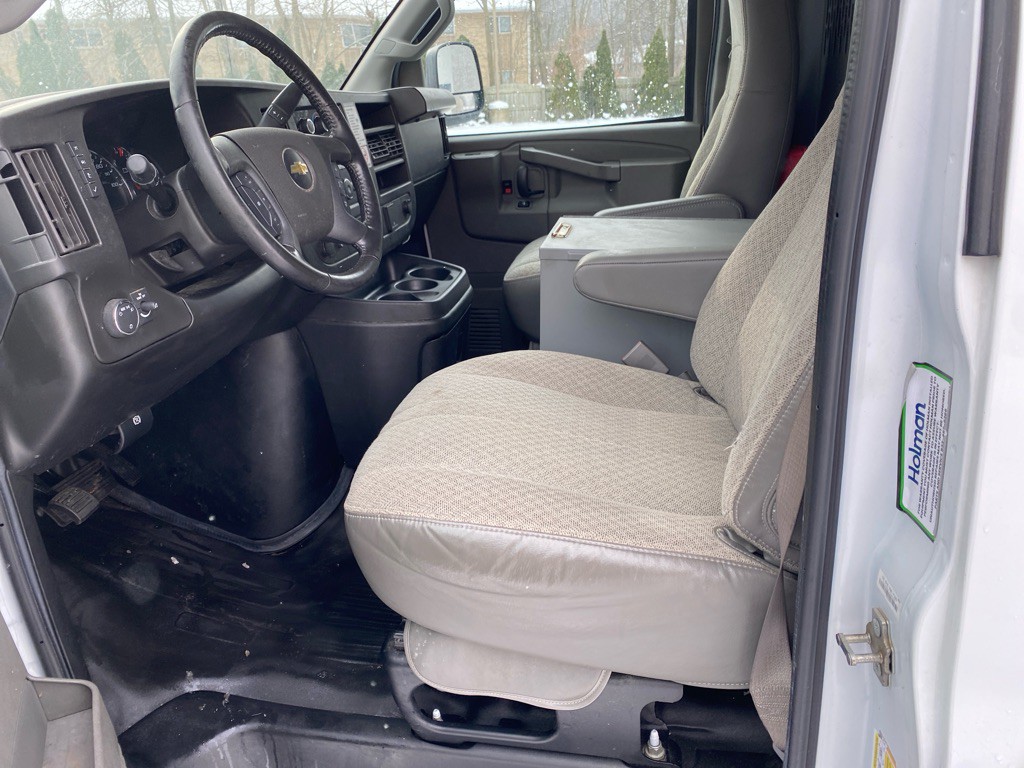 2022 Chevrolet Express Image 9