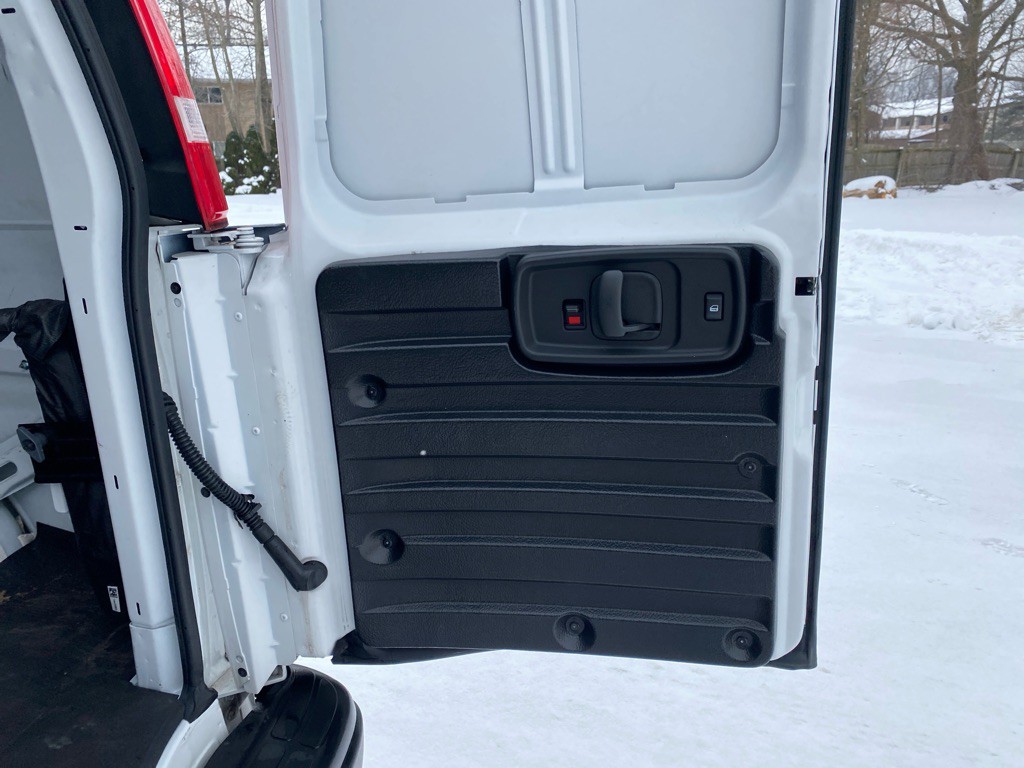 2022 Chevrolet Express Image 17