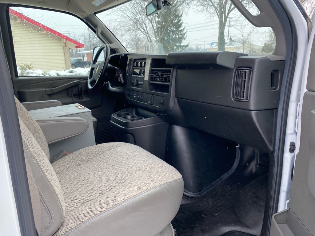 2022 Chevrolet Express Image 19