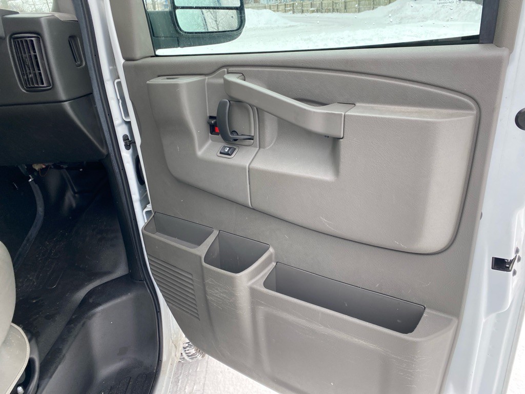 2022 Chevrolet Express Image 20