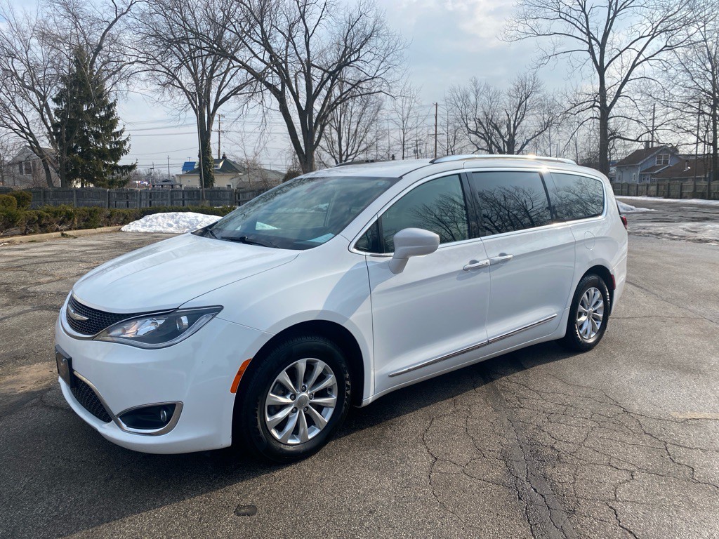 2018 Chrysler Pacifica Image 1