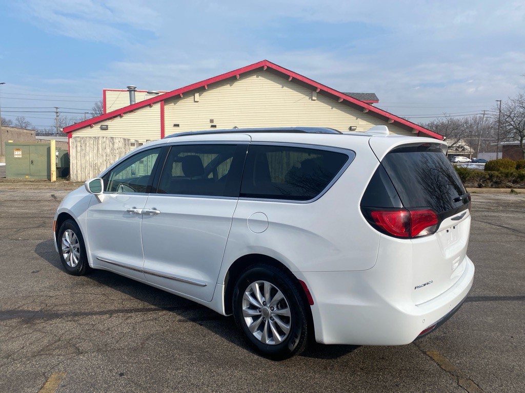 2018 Chrysler Pacifica Image 3