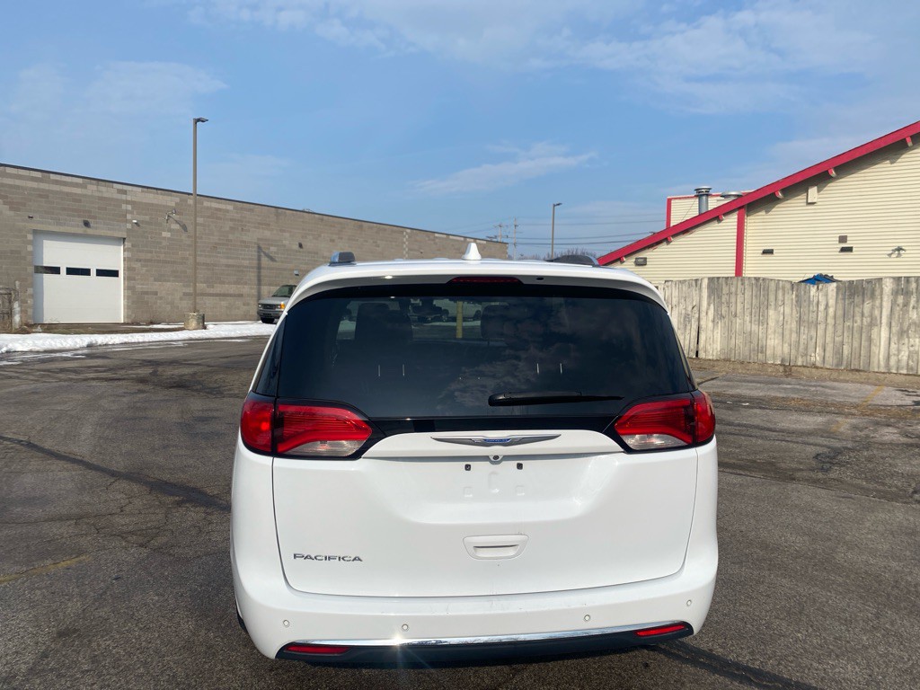 2018 Chrysler Pacifica Image 4