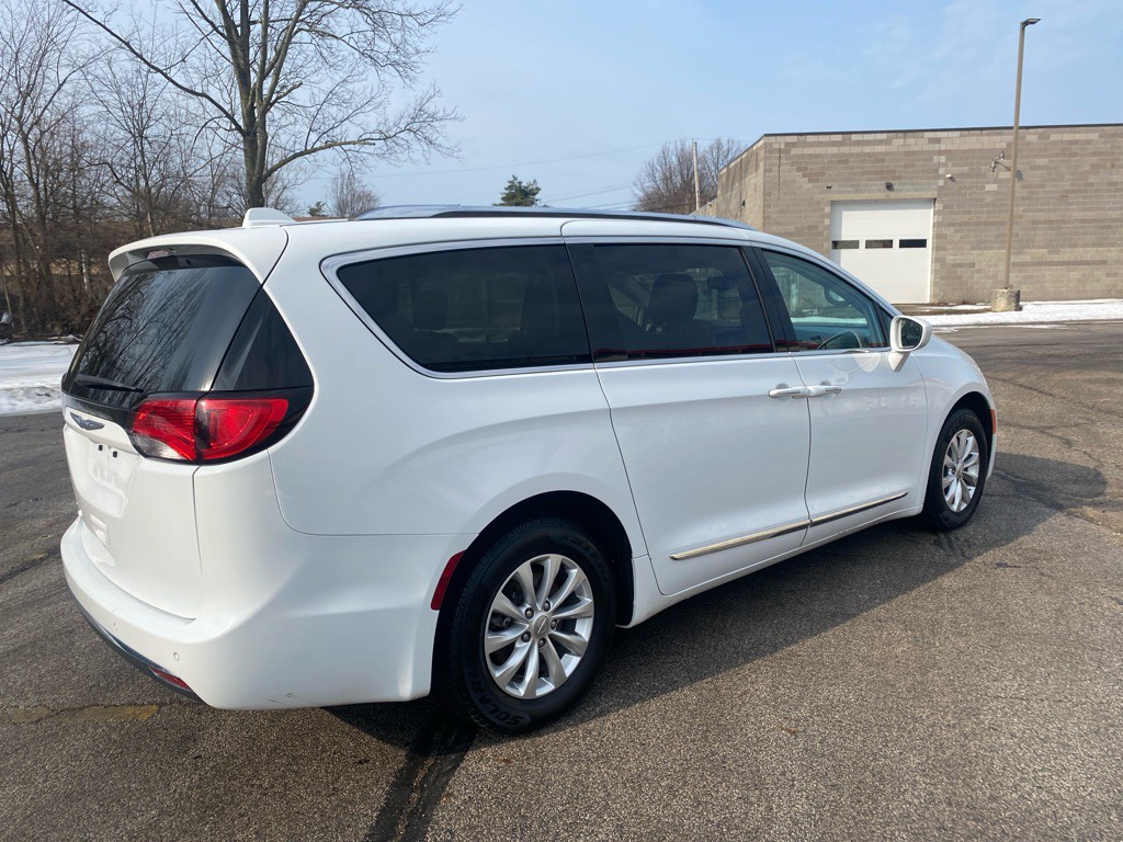 2018 Chrysler Pacifica Image 5