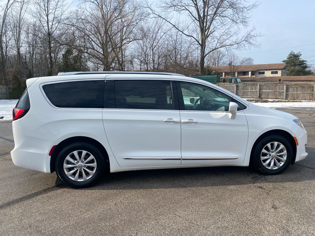 2018 Chrysler Pacifica Image 6