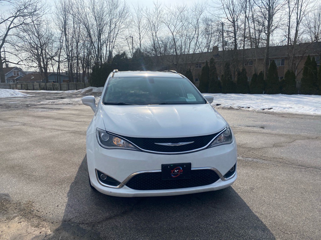 2018 Chrysler Pacifica Image 8