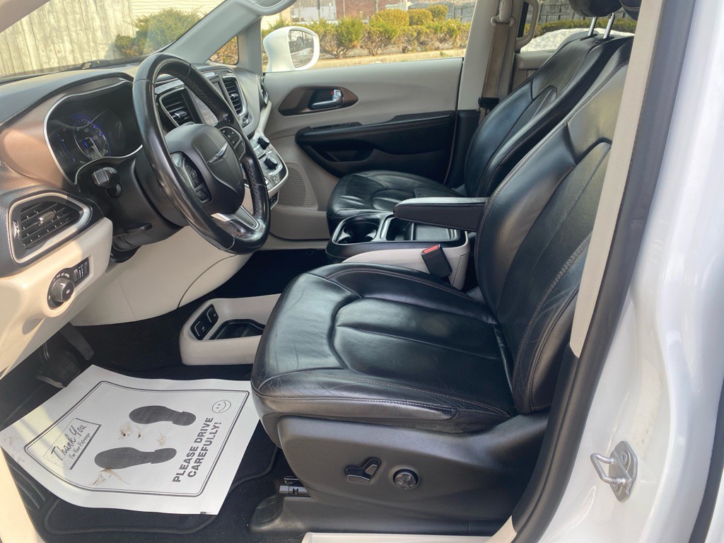 2018 Chrysler Pacifica Image 9