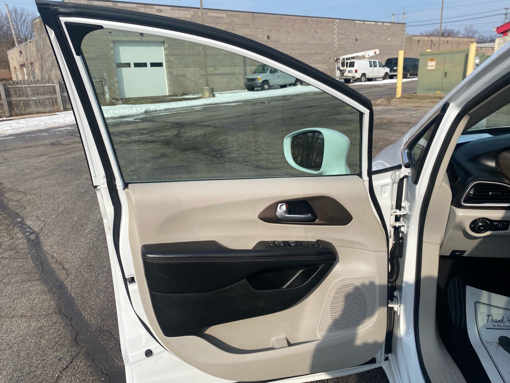 2018 Chrysler Pacifica Image 10