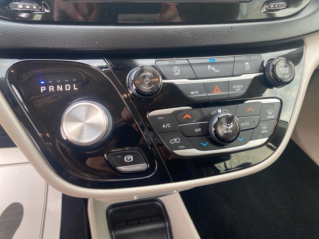 2018 Chrysler Pacifica Image 16