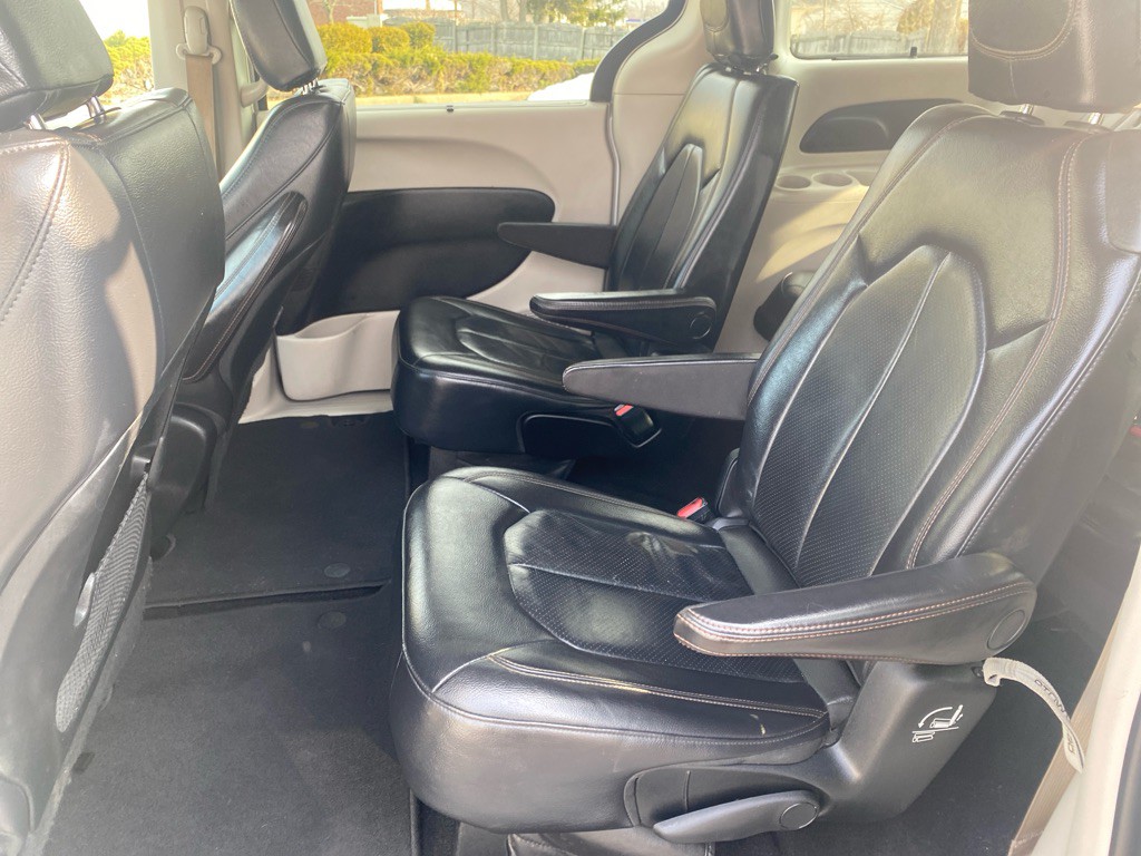 2018 Chrysler Pacifica Image 19