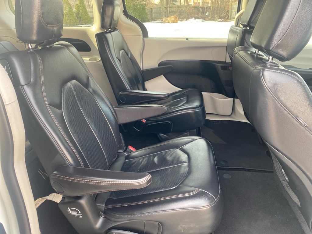 2018 Chrysler Pacifica Image 22
