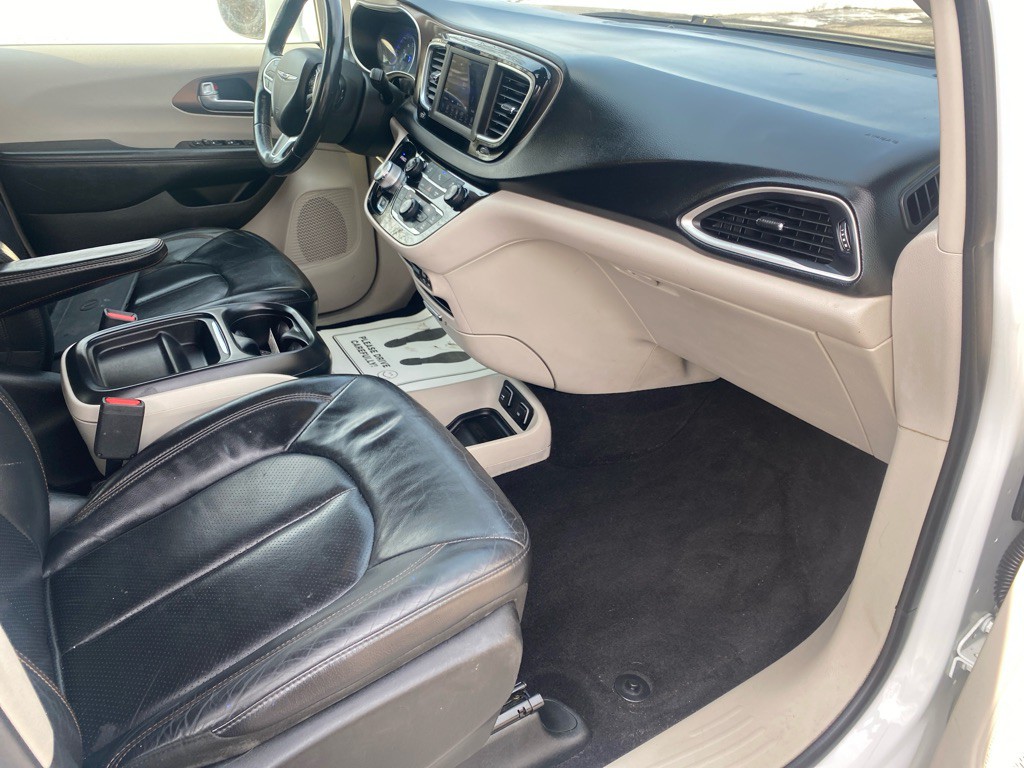 2018 Chrysler Pacifica Image 23