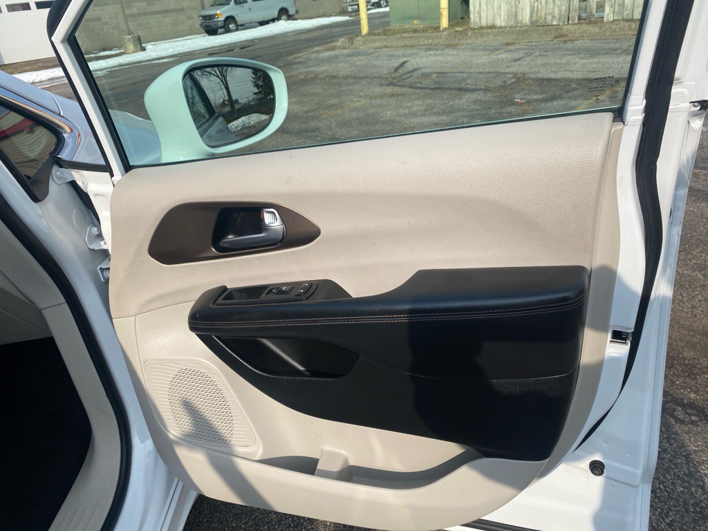 2018 Chrysler Pacifica Image 24