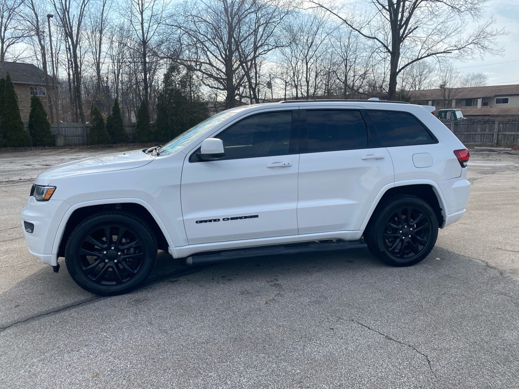 2017 Jeep Grand Cherokee Image 2