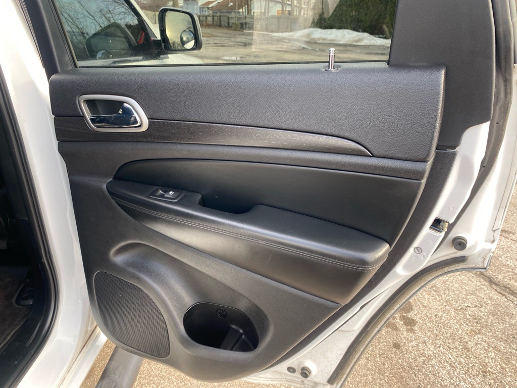 2017 Jeep Grand Cherokee Image 24