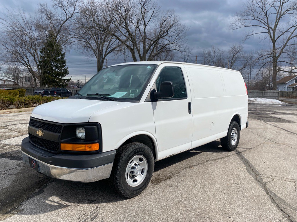 2016 Chevrolet Express Image 1