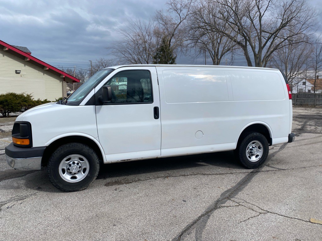 2016 Chevrolet Express Image 2
