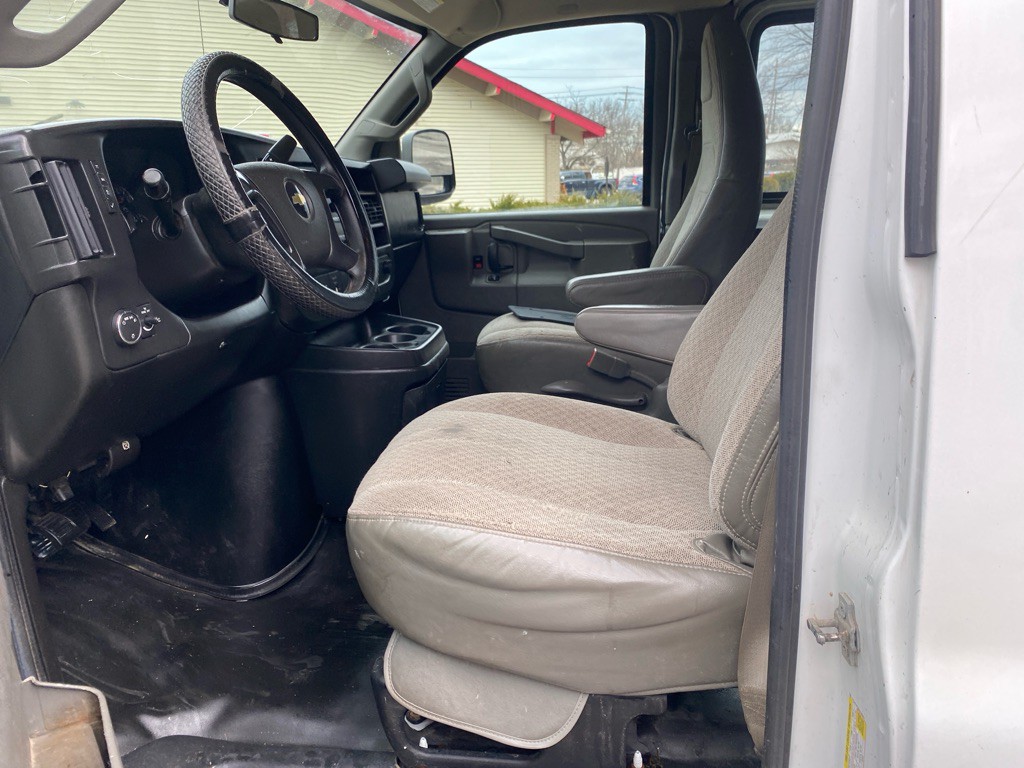 2016 Chevrolet Express Image 9