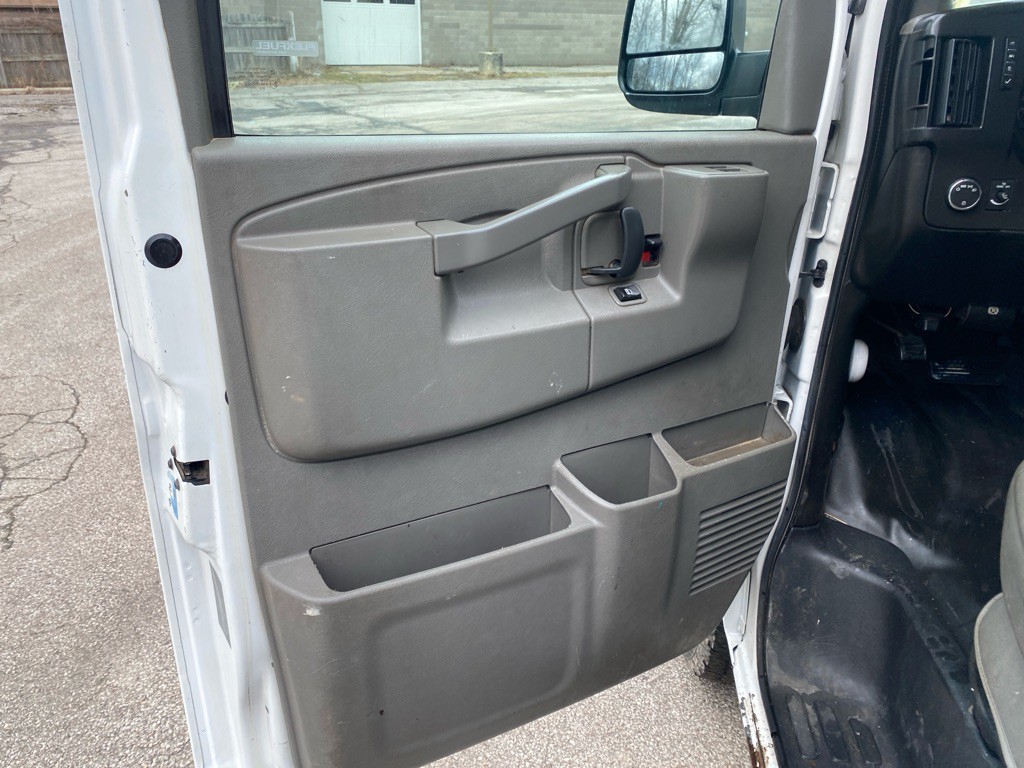 2016 Chevrolet Express Image 10