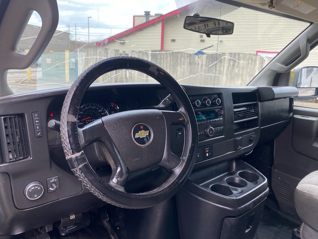 2016 Chevrolet Express Image 14