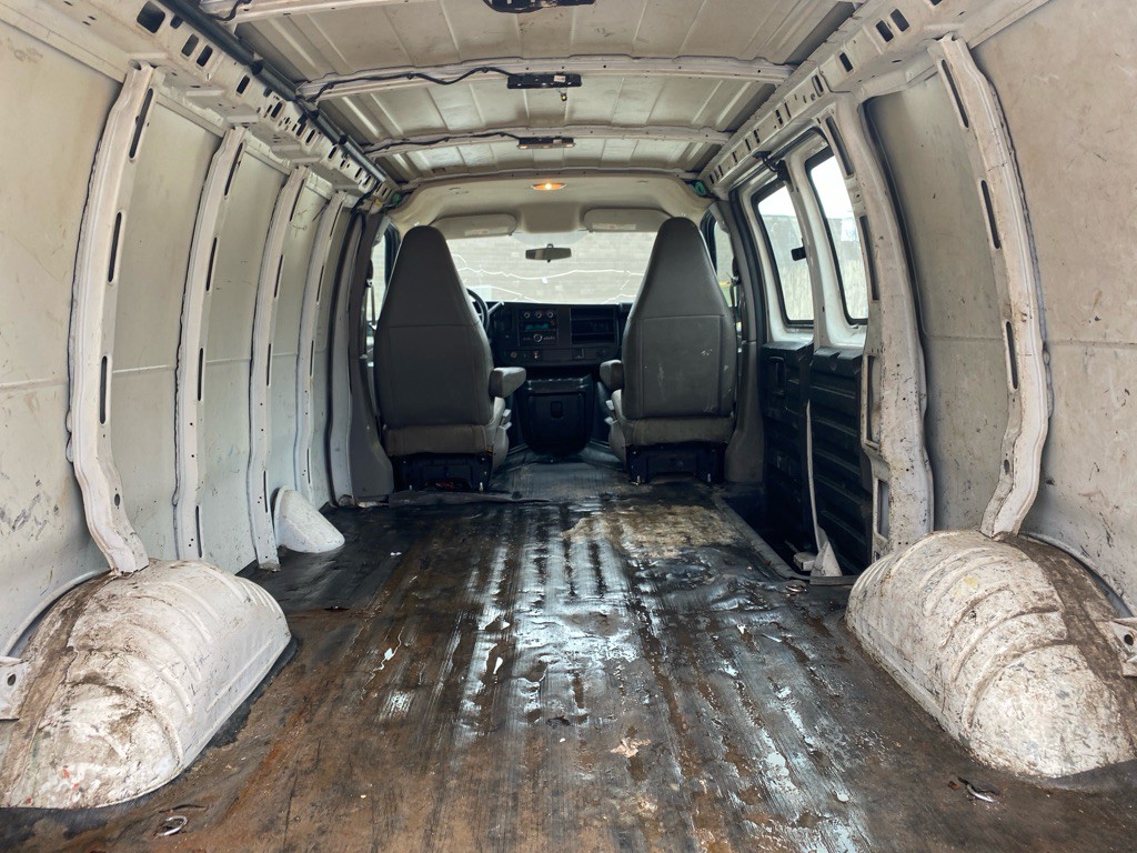 2016 Chevrolet Express Image 15