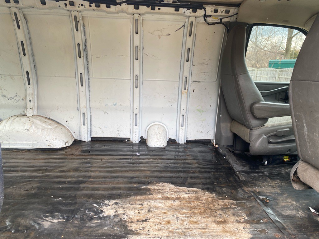 2016 Chevrolet Express Image 16