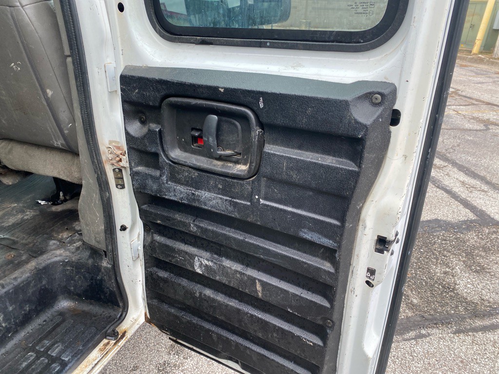 2016 Chevrolet Express Image 18