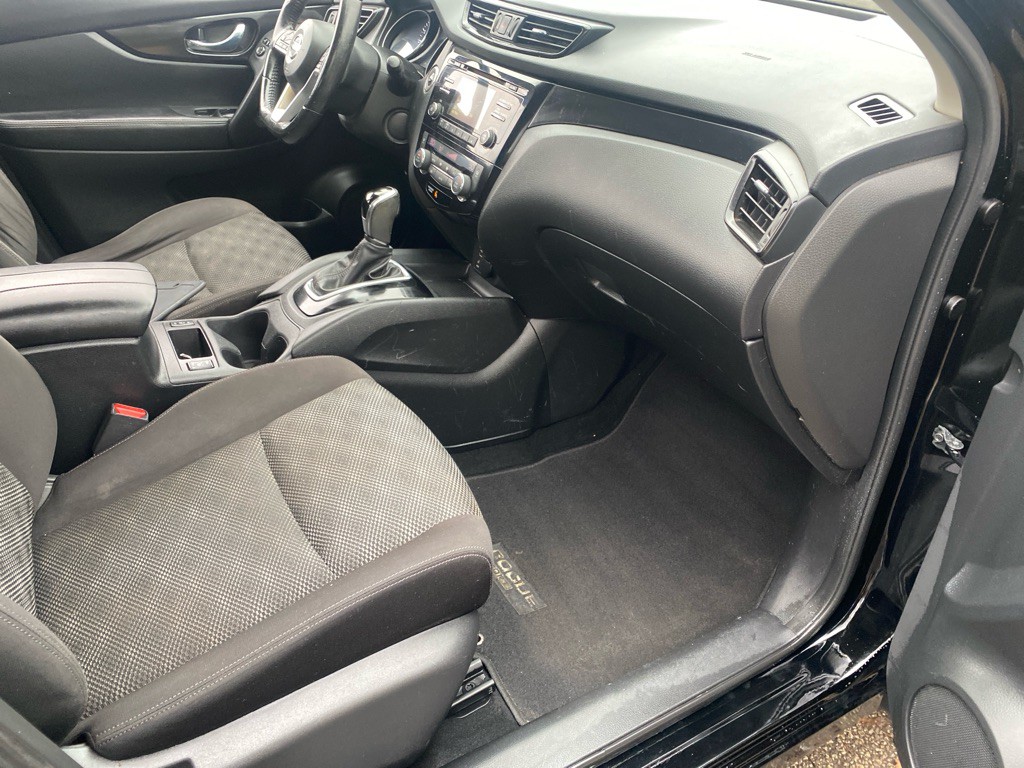 2018 Nissan Rogue Image 24