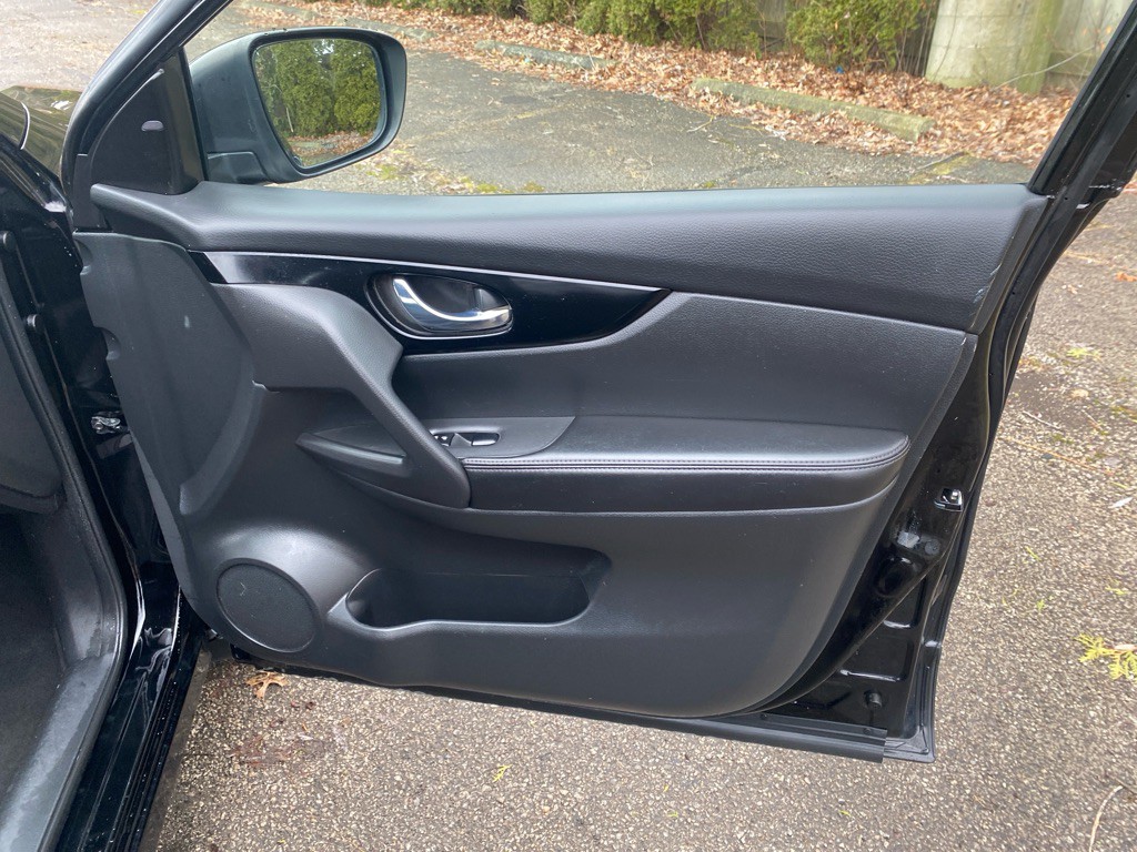 2018 Nissan Rogue Image 25