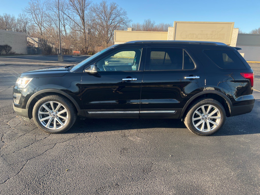 2016 Ford Explorer Image 2