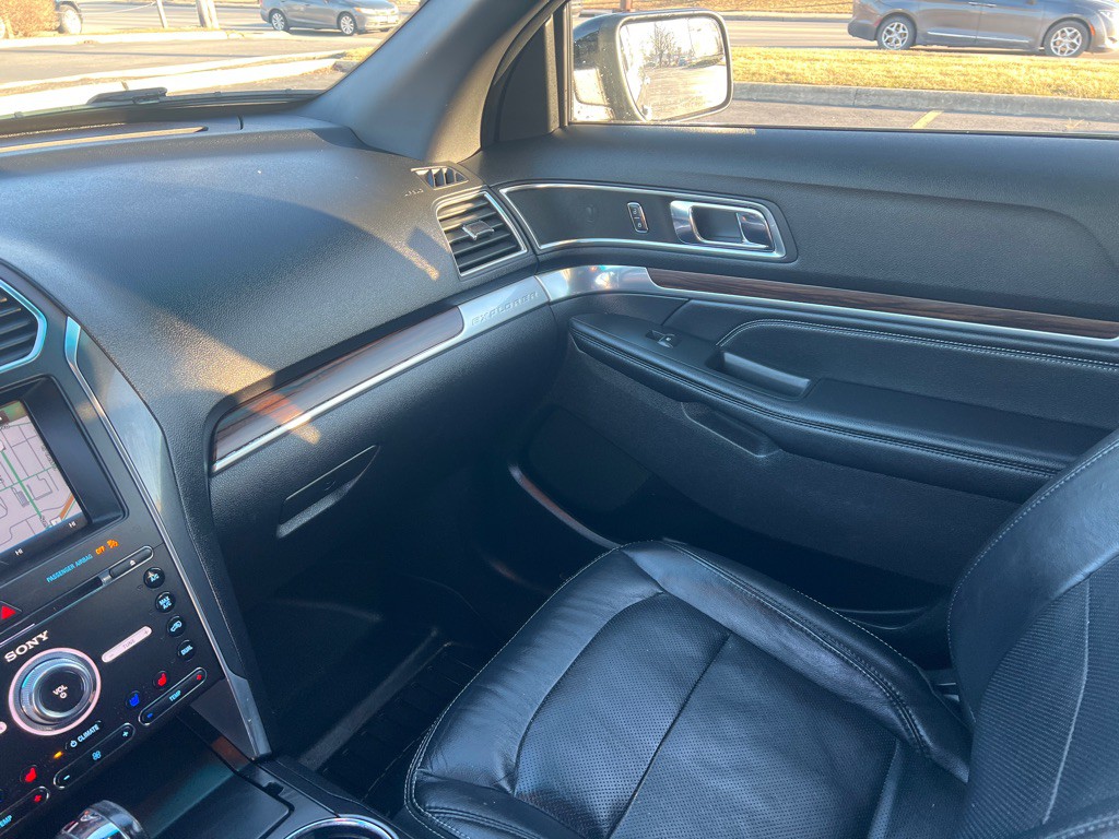 2016 Ford Explorer Image 17