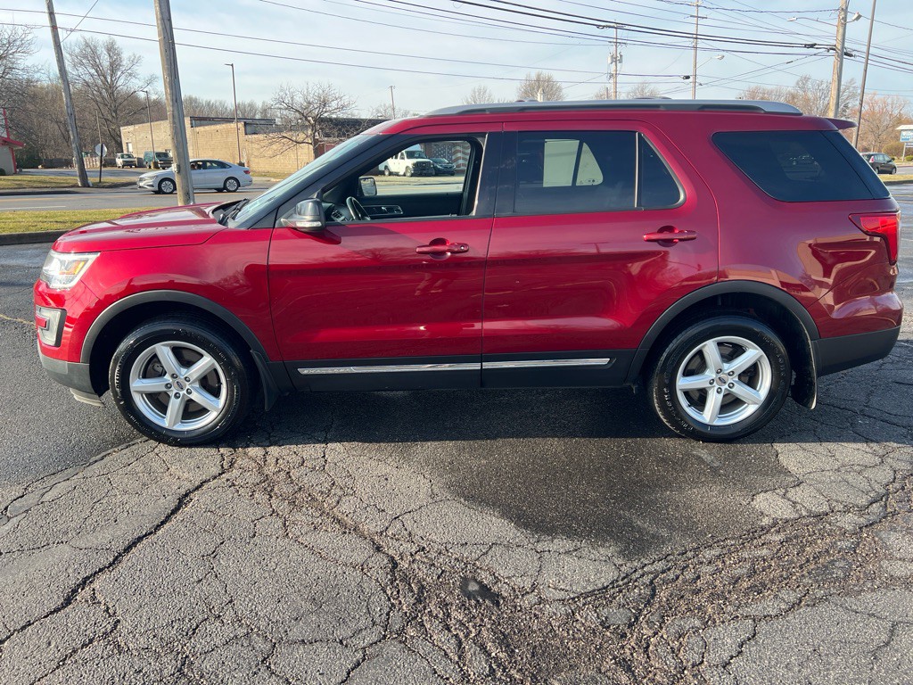 2016 Ford Explorer Image 2