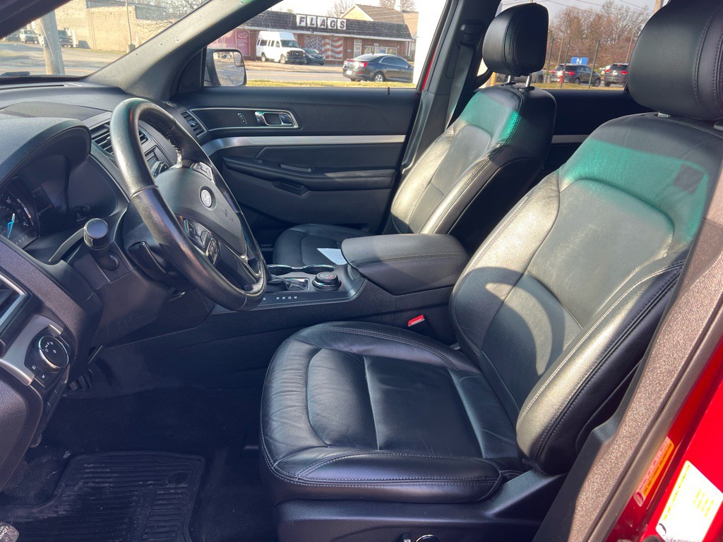 2016 Ford Explorer Image 8