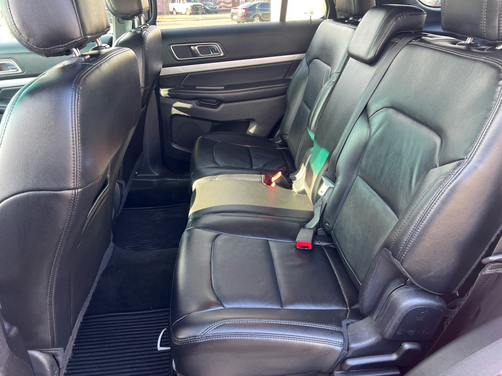 2016 Ford Explorer Image 9