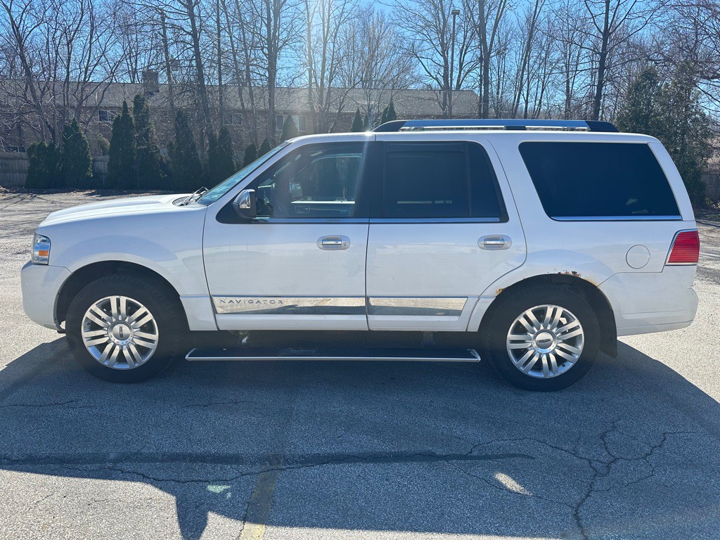 2014 Lincoln Navigator Image 2