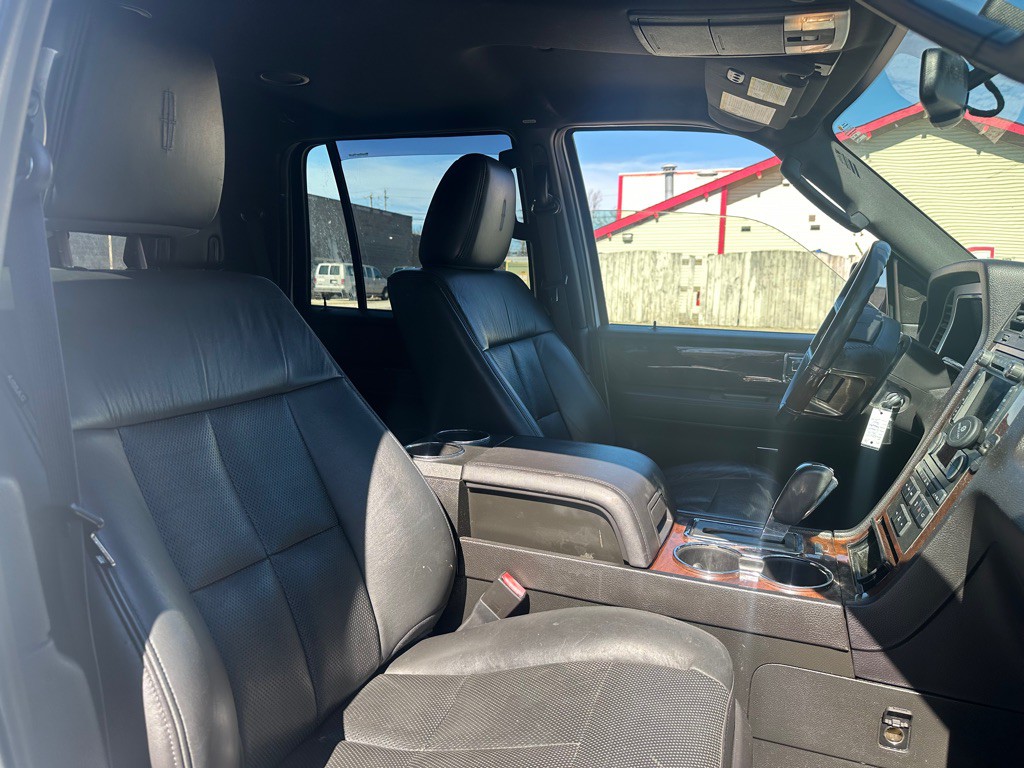 2014 Lincoln Navigator Image 9