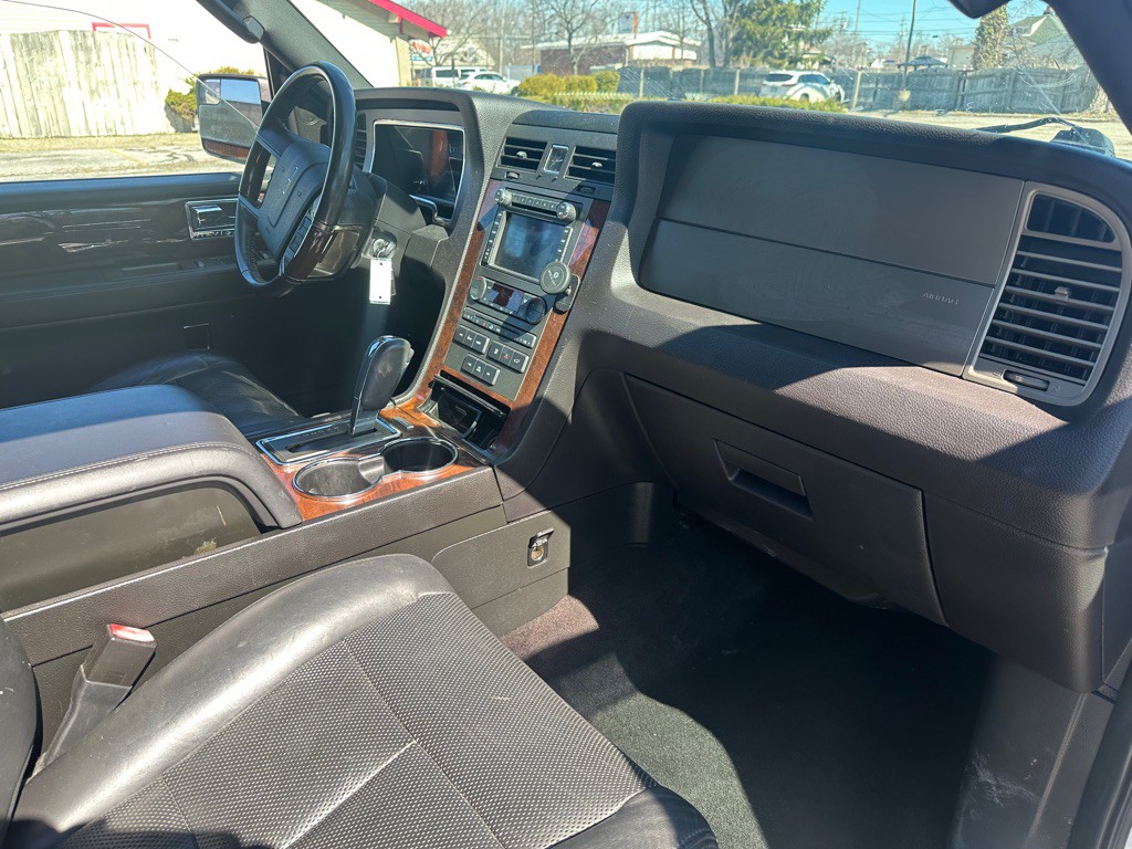 2014 Lincoln Navigator Image 10