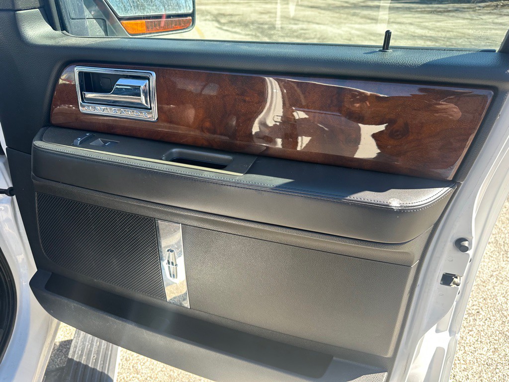 2014 Lincoln Navigator Image 11