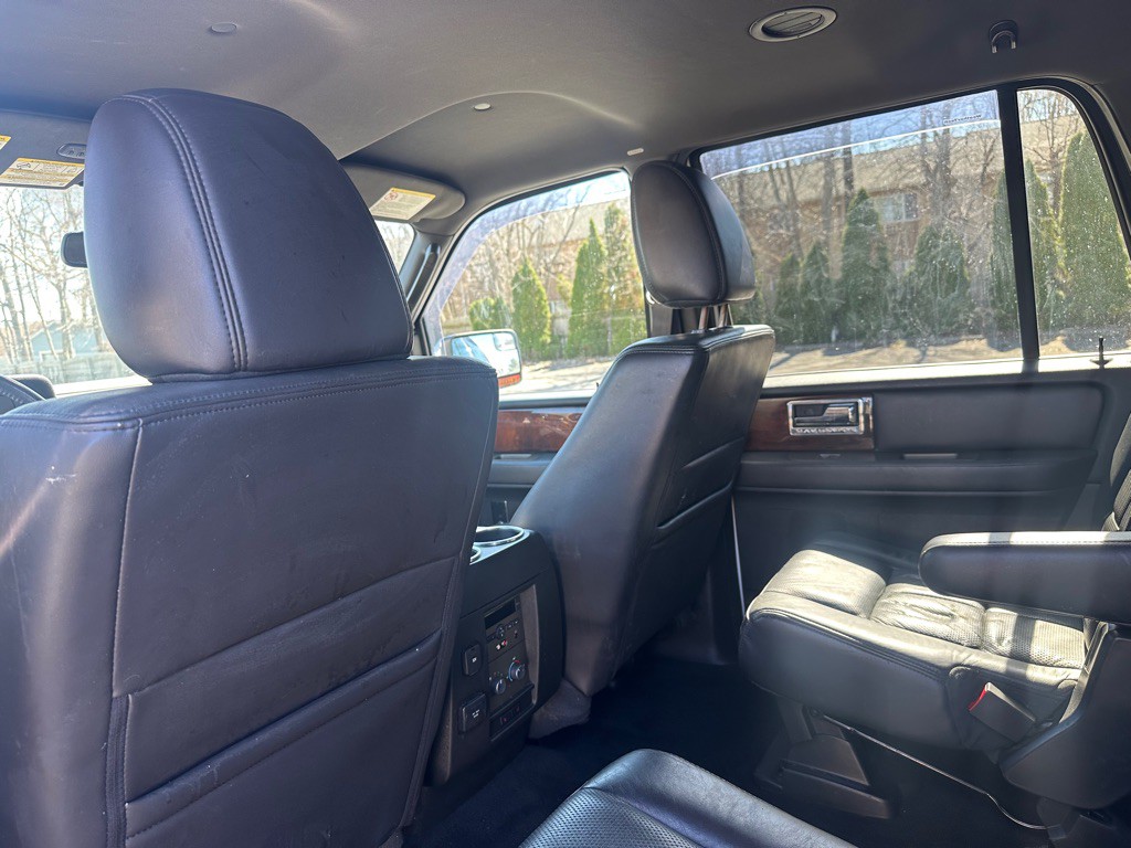 2014 Lincoln Navigator Image 16